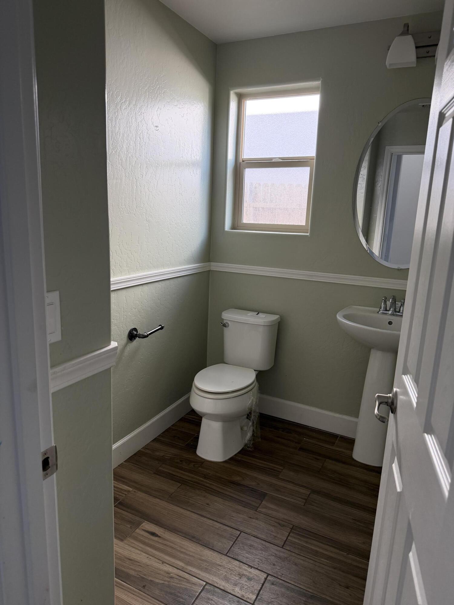 187 Emperor Way, Dinuba, CA 93618