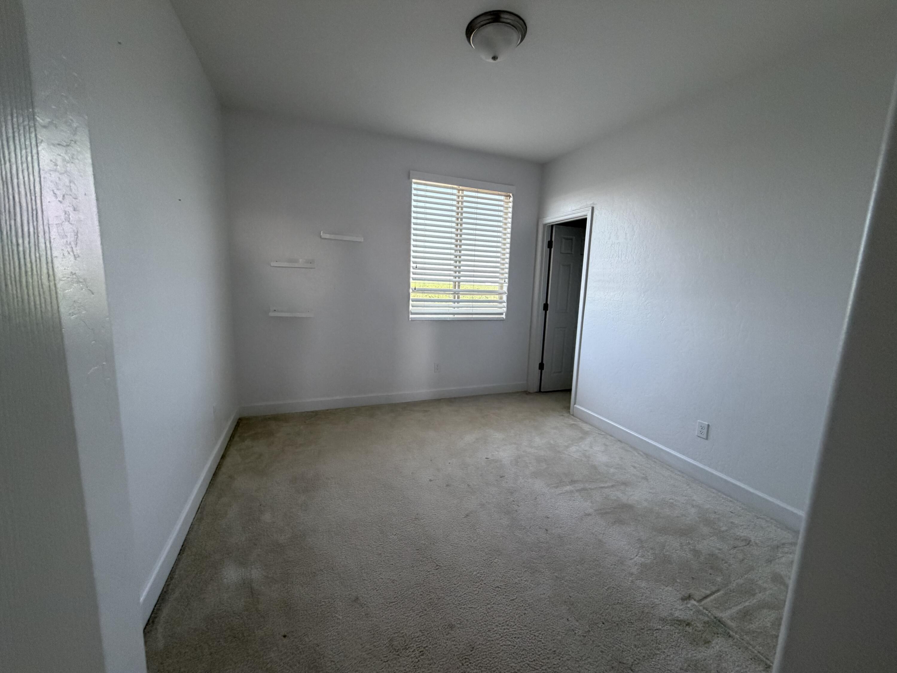 187 Emperor Way, Dinuba, CA 93618